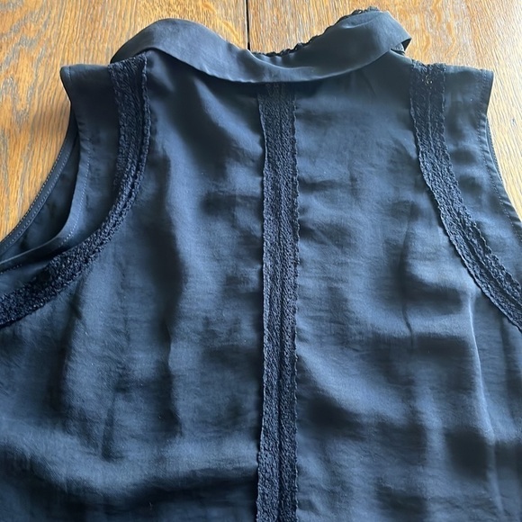 CAbi 3266 Jagger Top Lace Sleeveless Blouse Size Small Black Lace Inserts - Picture 14 of 14